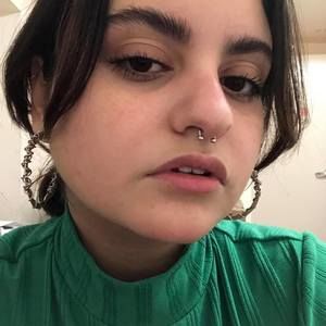 Meet your Posher, Manuela